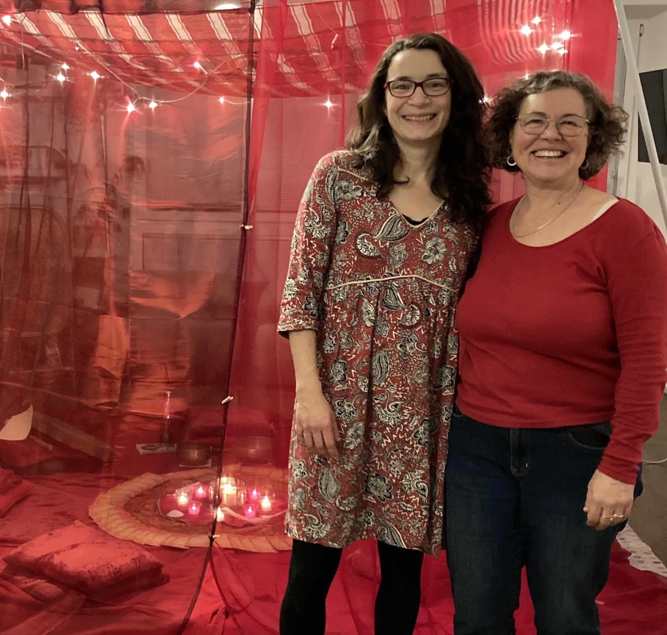 Carole Beati et Sylvie Saucier / tente rouge à Yverdon